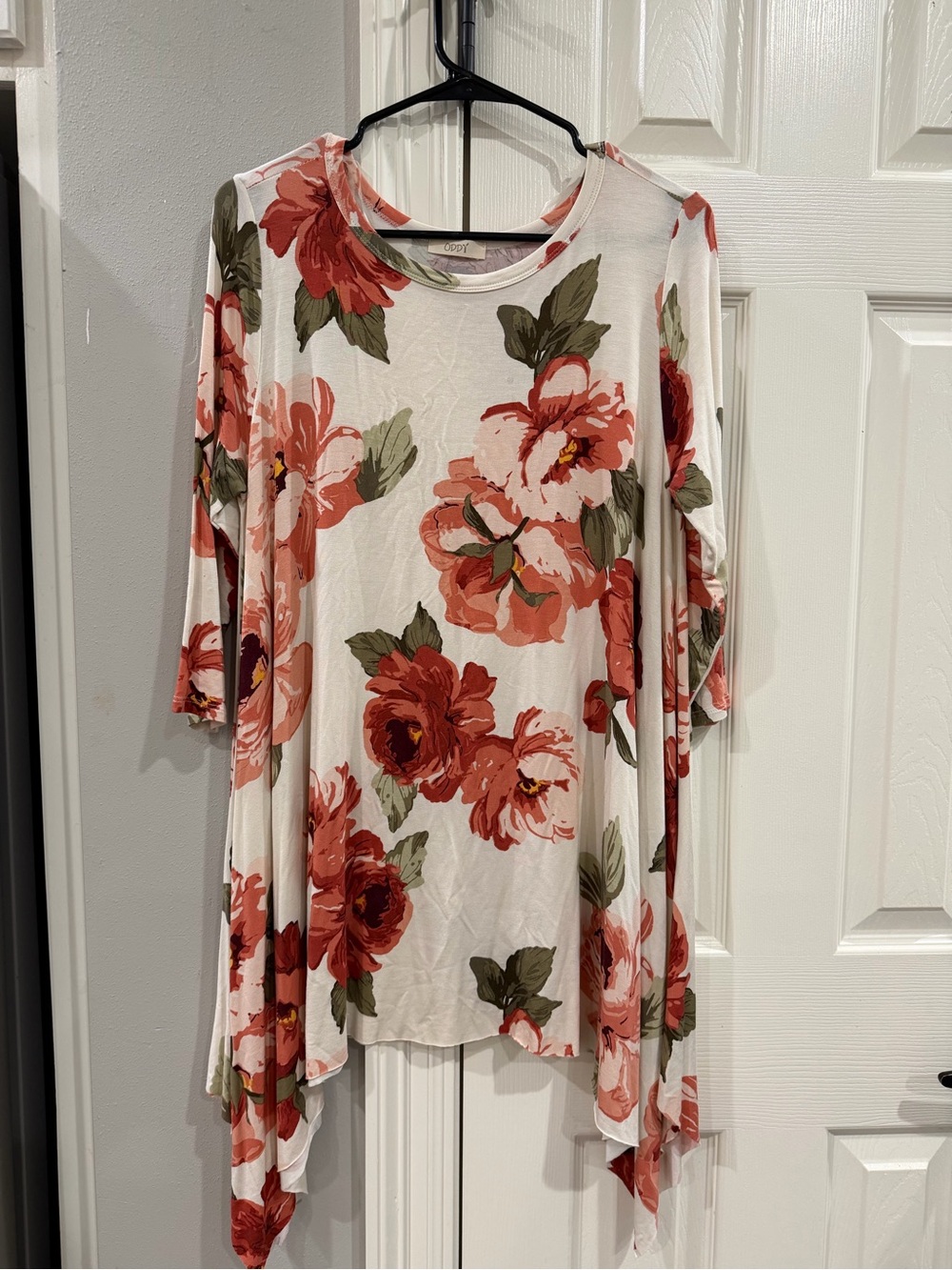 Oddy Floral Scoop Neck Tunic Top - White with Coral Rose Print Sz L-